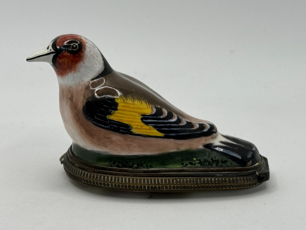 18TH CENTURY SOUTH STAFFORDSHIRE BILSTON ENAMEL BIRD PATCH BOX