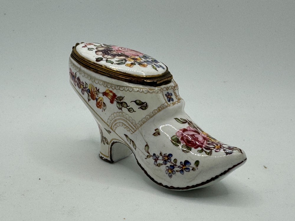 18th Century English Enamel Shoe Shape Bonbonniere View II