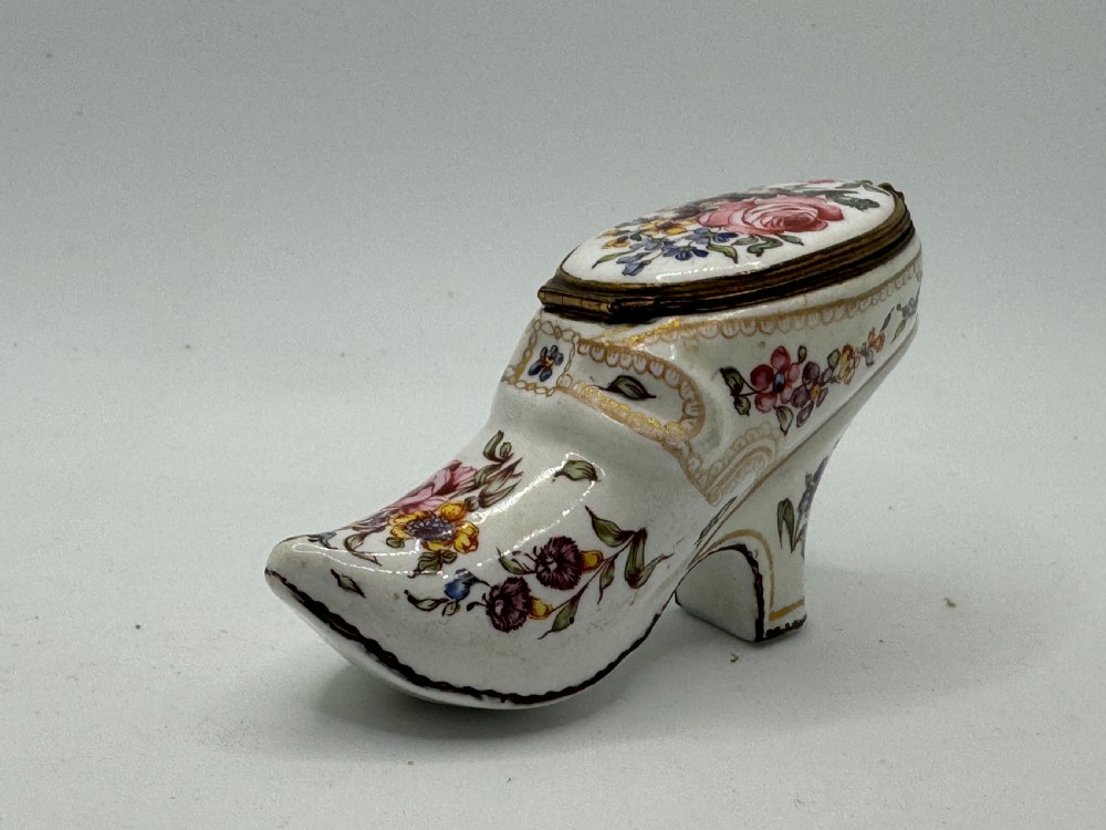 18th Century English Enamel Shoe Shape Bonbonniere View IV