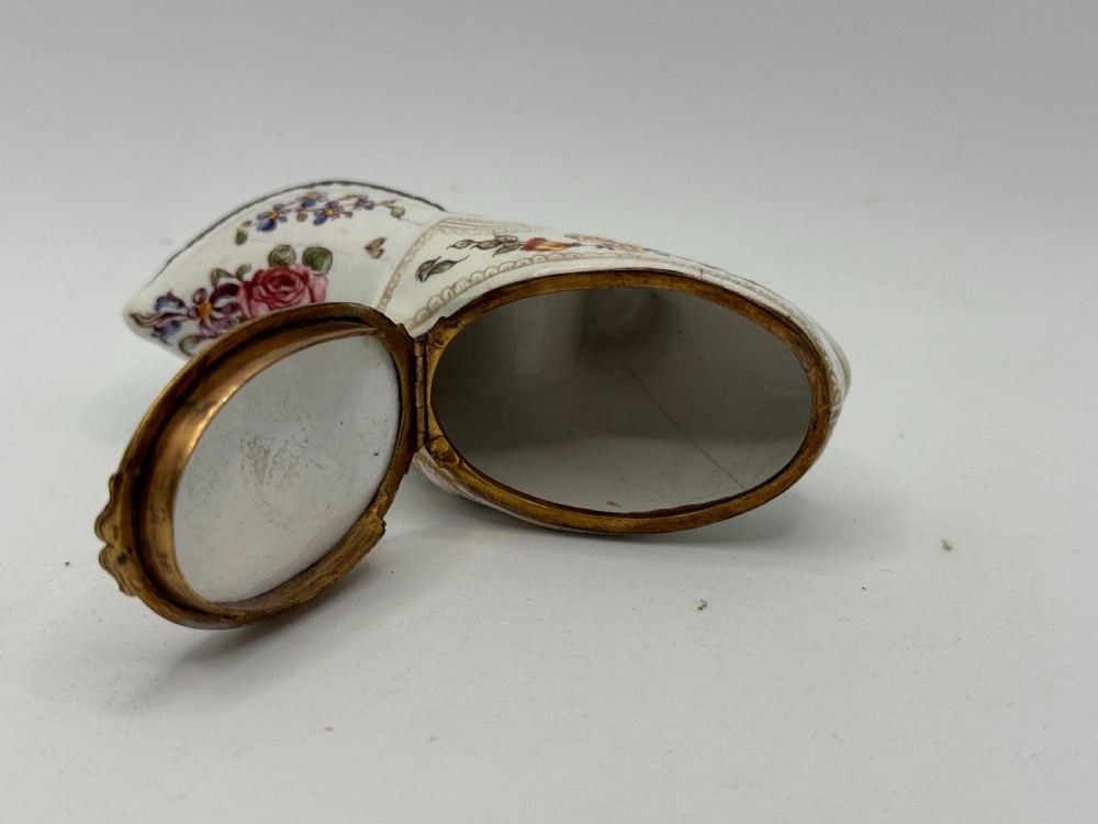 18th Century English Enamel Shoe Shape Bonbonniere View XI