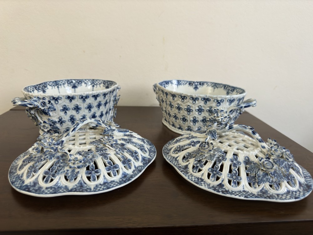 A pair of 18th-century Worcester blue and white porcelain chestnut baskets with reticulated covers, twig handles, and encrusted floral decorations. View III