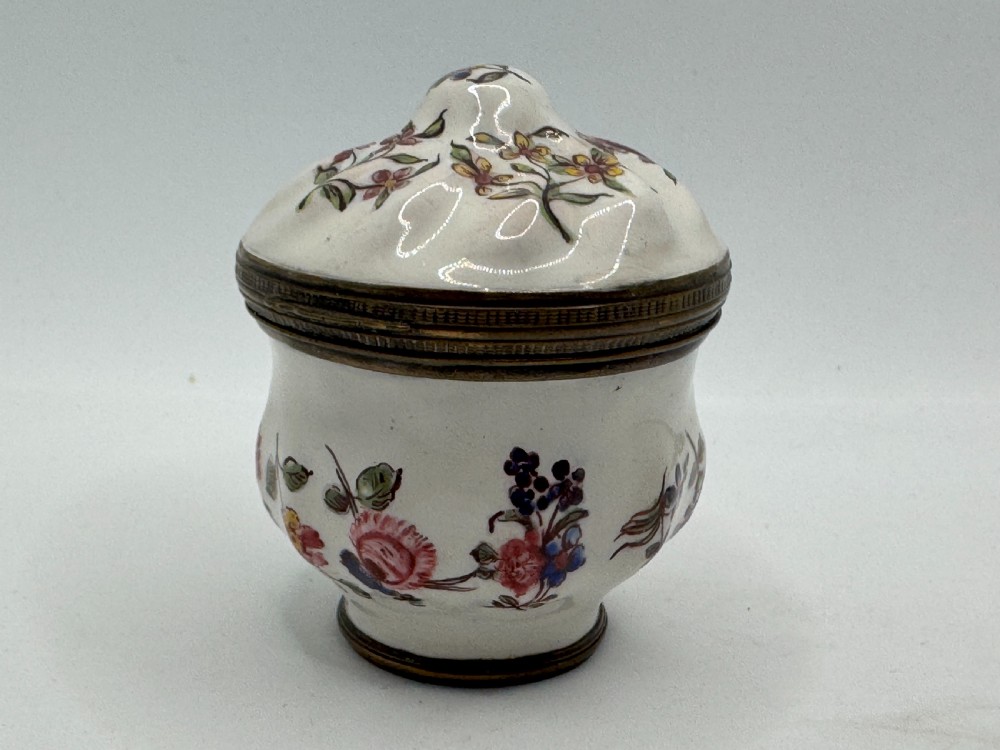 A white 18th-century Georgian Bilston enamel bonbonniere box decorated with hand-painted floral sprays and framed by brass metal mounts. View II