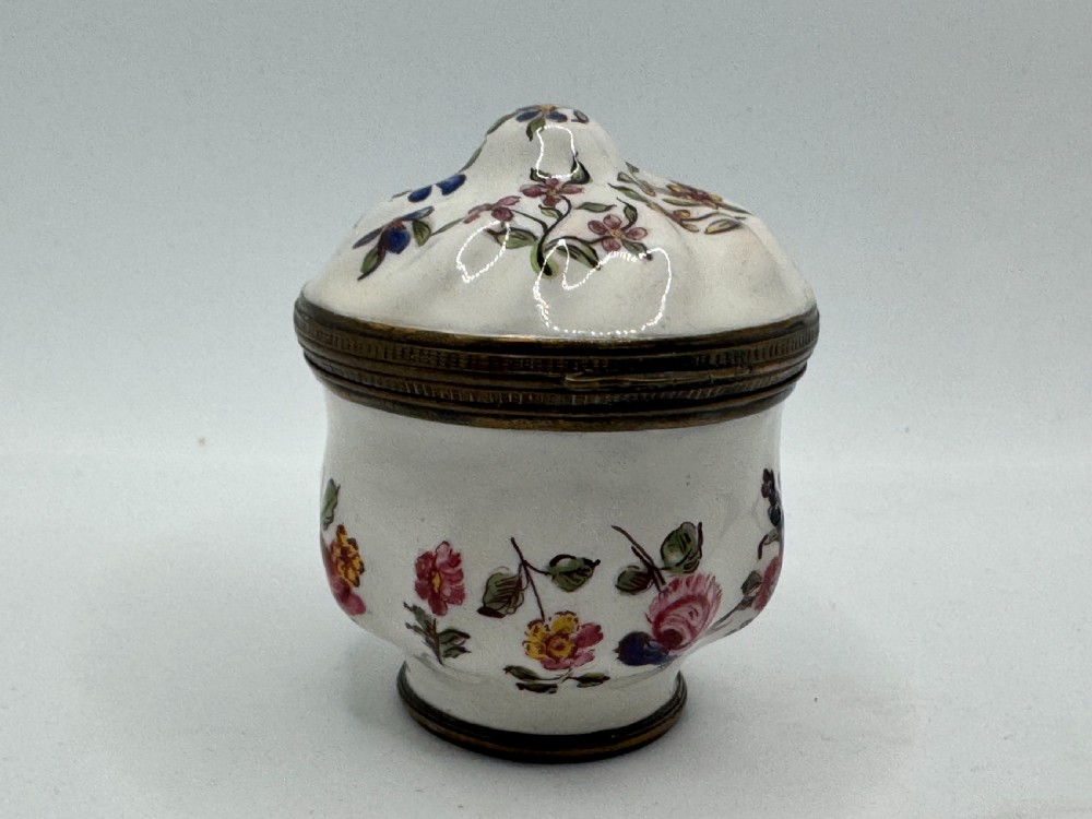 A white 18th-century Georgian Bilston enamel bonbonniere box decorated with hand-painted floral sprays and framed by brass metal mounts. View X