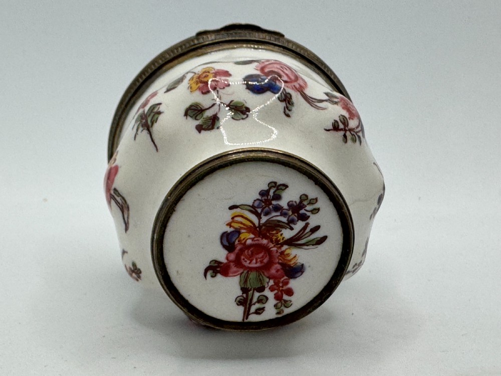 A white 18th-century Georgian Bilston enamel bonbonniere box decorated with hand-painted floral sprays and framed by brass metal mounts. View XII