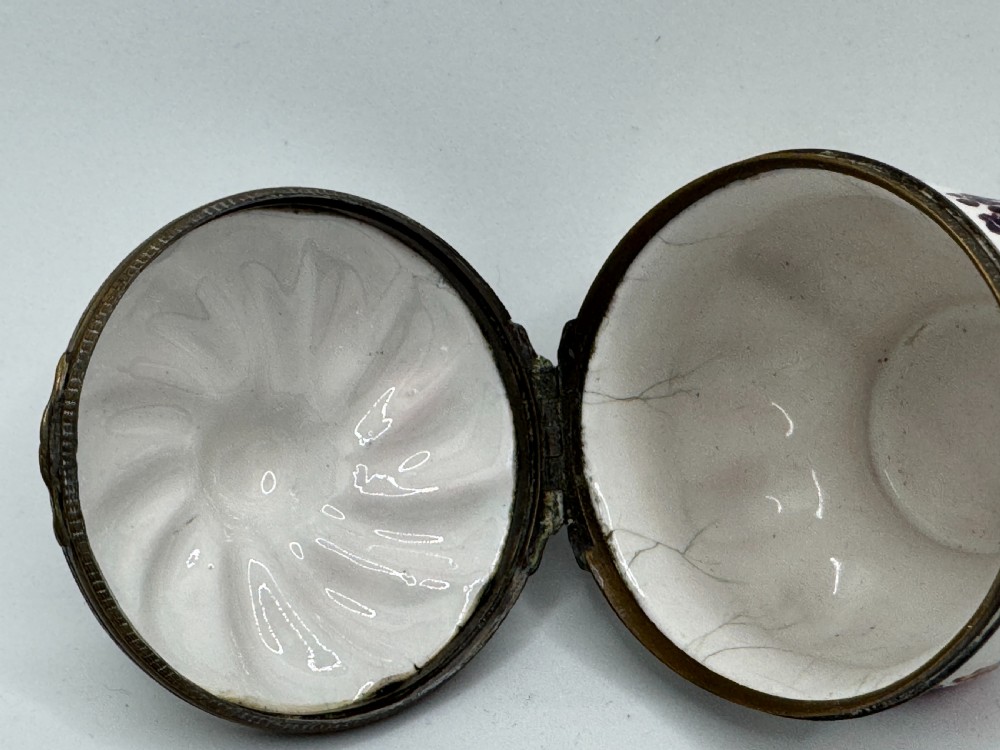 A white 18th-century Georgian Bilston enamel bonbonniere box decorated with hand-painted floral sprays and framed by brass metal mounts. View XV