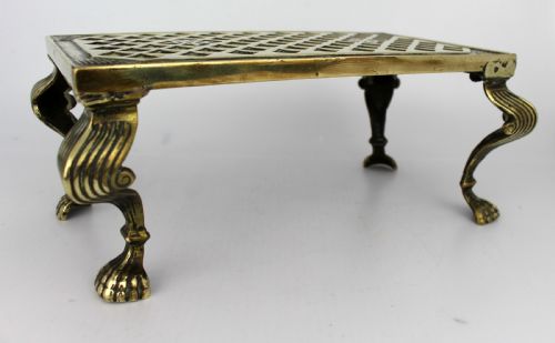 ANTIQUE BRASS TRIVET CIRCA 1900 - ADDITIONAL PHOTO 1
