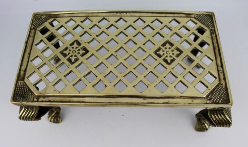 ANTIQUE BRASS TRIVET CIRCA 1900 - ADDITIONAL PHOTO 2