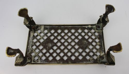 ANTIQUE BRASS TRIVET CIRCA 1900 - ADDITIONAL PHOTO 4