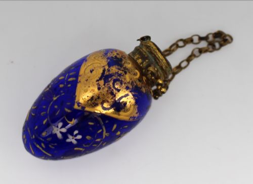 19TH C BOHEMIAN BLUE GLASS CHATELAINE SCENT BOTTLE GILDED ENAMELLED - ADDITIONAL PHOTO 4