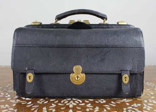 edwardian black leather gladstone bag with document wallets - CATEGORY: ANTIQUE MISCELLANEOUS - DATED EDWARDIAN