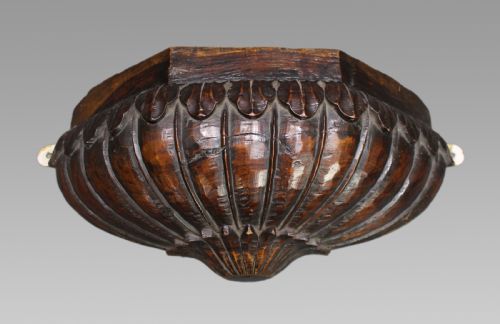 18TH CENTURY CARVED WALNUT WALL BRACKET - ADDITIONAL PHOTO 1