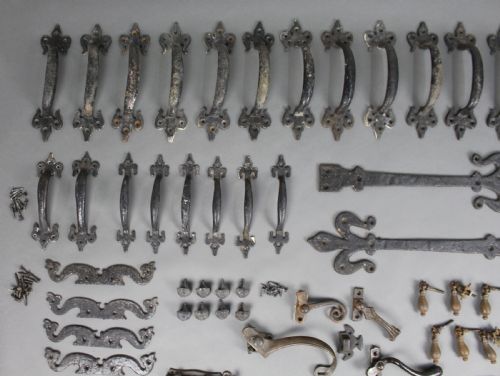 COLLECTION OF ANTIQUE ARCHITECTURAL IRONMONGERY - ADDITIONAL PHOTO 1