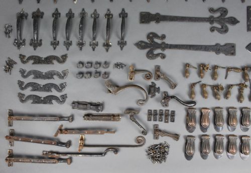 COLLECTION OF ANTIQUE ARCHITECTURAL IRONMONGERY - ADDITIONAL PHOTO 5