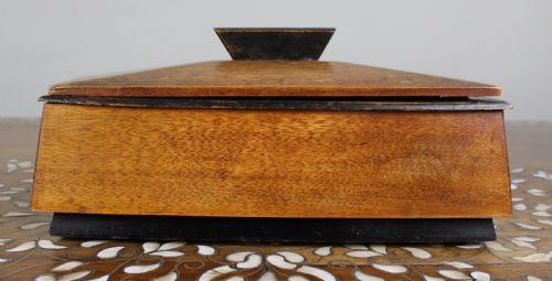 EARLY 20TH CENTURY ARTS CRAFTS WALNUT BOX - ADDITIONAL PHOTO 4
