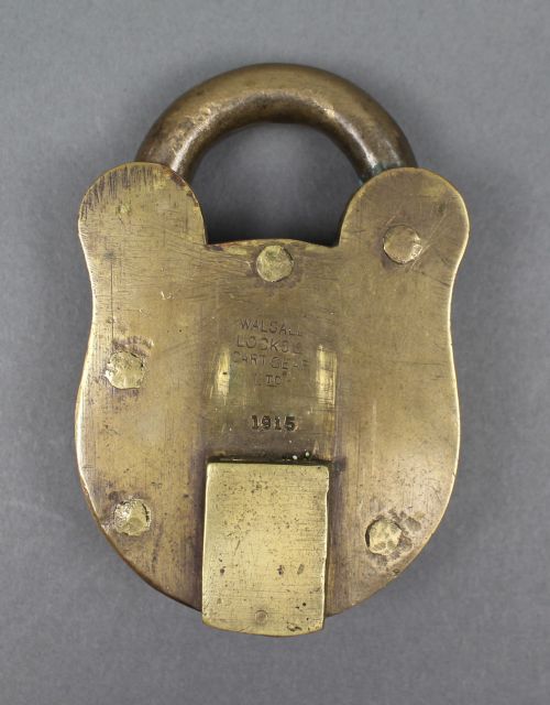 EARLY 20TH C SOLID BRASS INDUSTRIAL PADLOCK WALSALL DATED 1915 - ADDITIONAL PHOTO 1