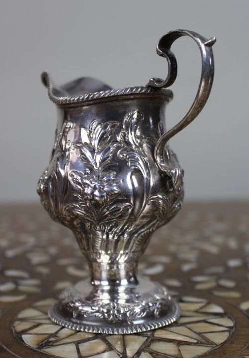 FINE SOLID SILVER CREAM JUG LONDON 1759 - ADDITIONAL PHOTO 3