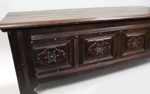 ANTIQUE 18TH CENTURY FRENCH PROVINCIAL OAK COFFER CHEST - ADDITIONAL PHOTO 7