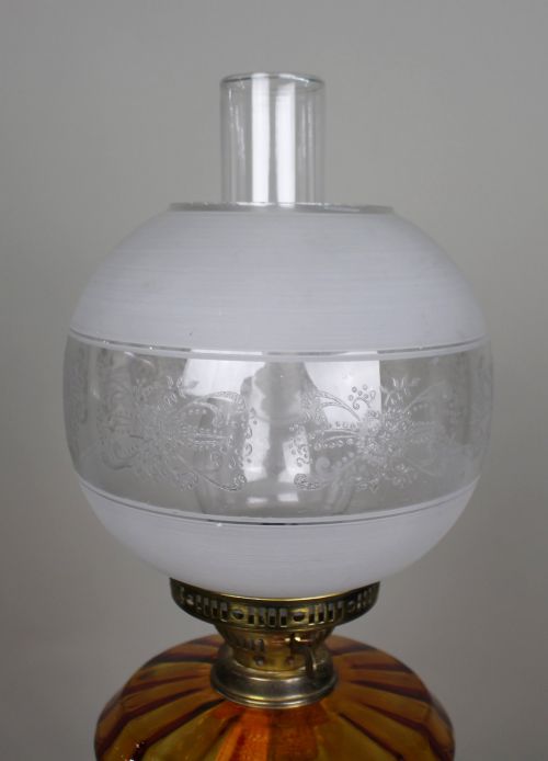 VICTORIAN BRASS OIL LAMP WITH AMBER GLASS FONT - ADDITIONAL PHOTO 4