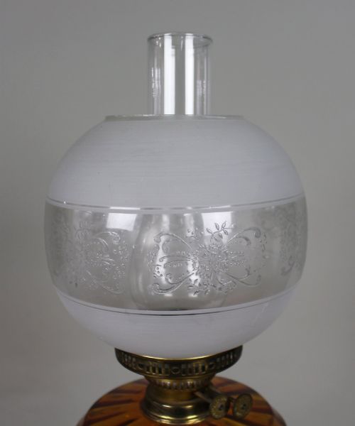 VICTORIAN BRASS OIL LAMP WITH AMBER GLASS FONT - ADDITIONAL PHOTO 5