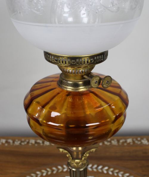 VICTORIAN BRASS OIL LAMP WITH AMBER GLASS FONT - ADDITIONAL PHOTO 6