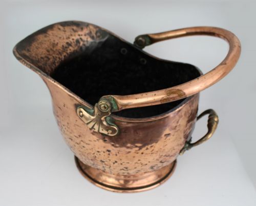 VICTORIAN COPPER HELMET COAL SCUTTLE WITH BRASS MOUNTS ENGLAND 19TH CENTURY - ADDITIONAL PHOTO 4