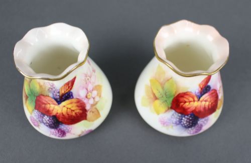 PAIR OF ROYAL WORCESTER HAND PAINTED FRUIT VASES KITTY BLAKE MMILLER - ADDITIONAL PHOTO 3