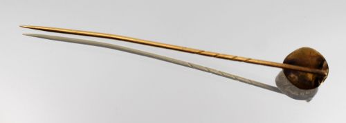 ANTIQUE HIGH CARAT GOLD VICTORIAN CLASSICAL MASK MOTIF STICK PIN C1880 - ADDITIONAL PHOTO 2
