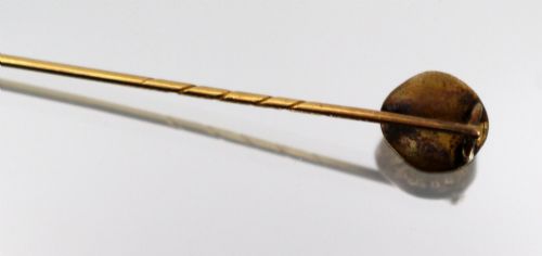 ANTIQUE HIGH CARAT GOLD VICTORIAN CLASSICAL MASK MOTIF STICK PIN C1880 - ADDITIONAL PHOTO 3