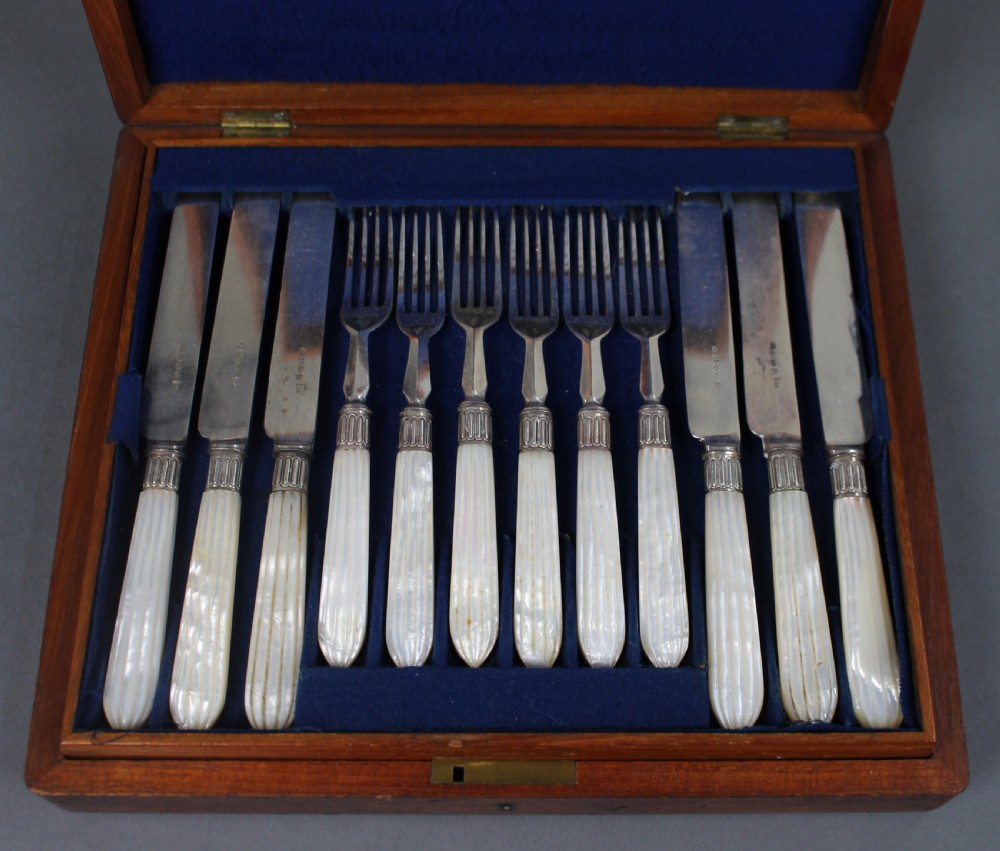 Victorian Mother-of-Pearl Handled Dessert Cutlery Set by Walker & Hall View II