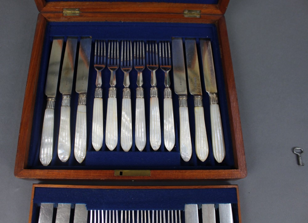 Victorian Mother-of-Pearl Handled Dessert Cutlery Set by Walker & Hall View VI