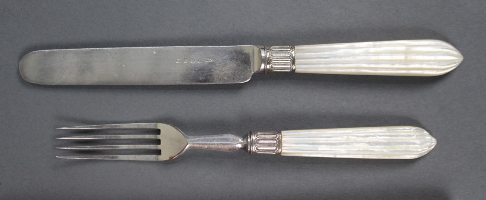 Victorian Mother-of-Pearl Handled Dessert Cutlery Set by Walker & Hall View VII