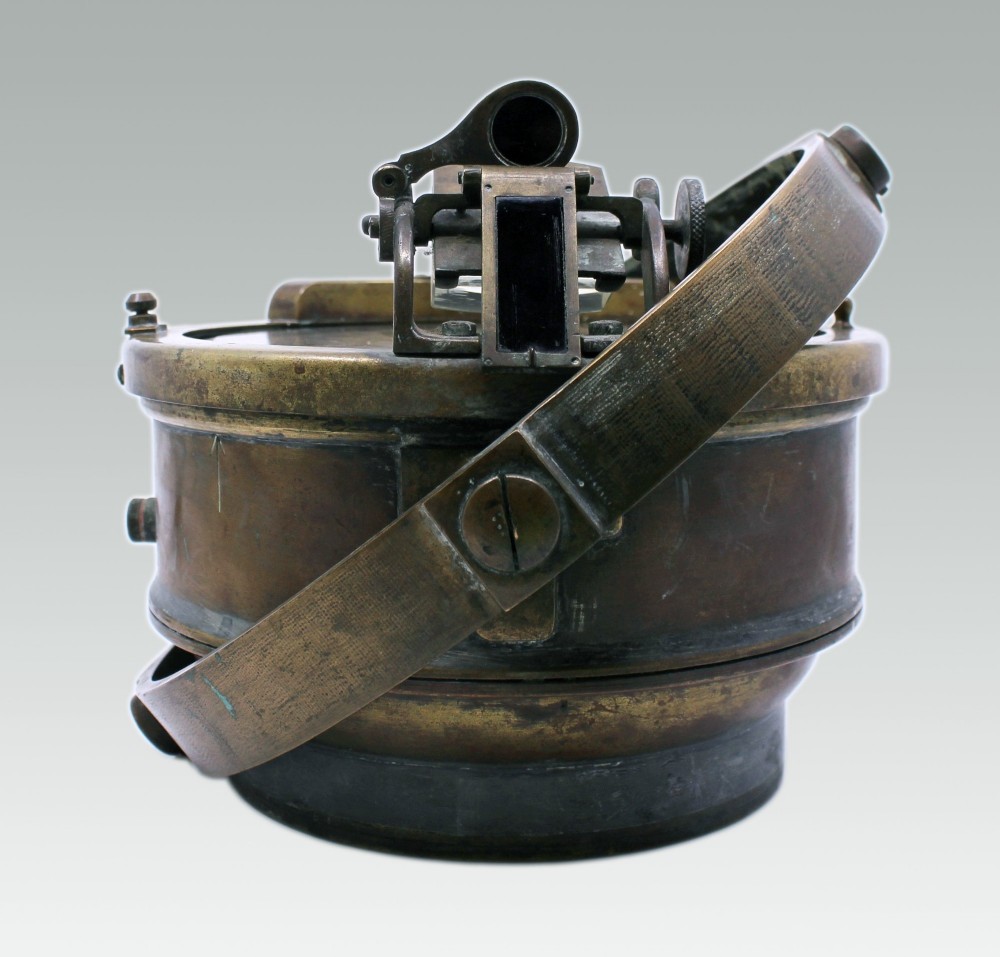 Early 20th Century Bronze and Brass Gimballed Ship's Compass by F. Smith & Sons View VIII