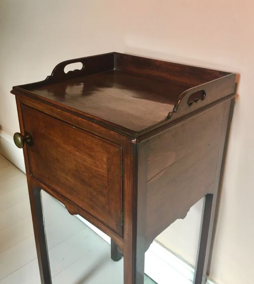 MAHOGANY BEDSIDE POT CUPBOARD - ADDITIONAL PHOTO 3