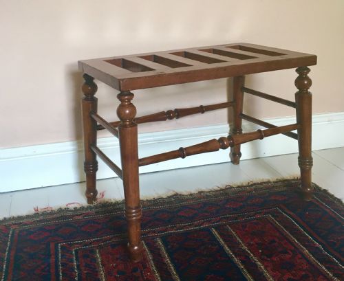 LUGGAGE RACK - ADDITIONAL PHOTO 1
