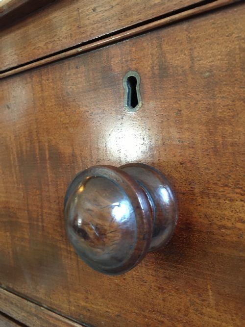 MAHOGANY CHEST OF DRAWERS - ADDITIONAL PHOTO 3