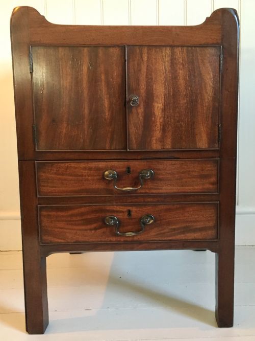 GEORGE LLL BEDSIDE CUPBOARD - ADDITIONAL PHOTO 2