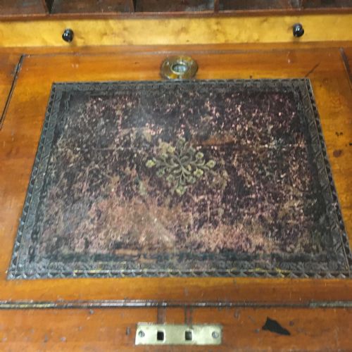 19TH CENTURY WALNUT DESK - ADDITIONAL PHOTO 10