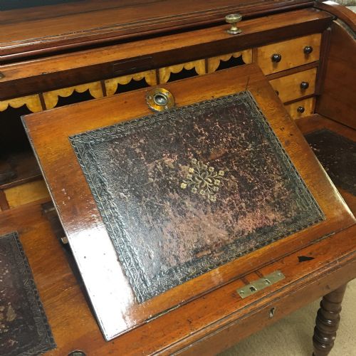 19TH CENTURY WALNUT DESK - ADDITIONAL PHOTO 11