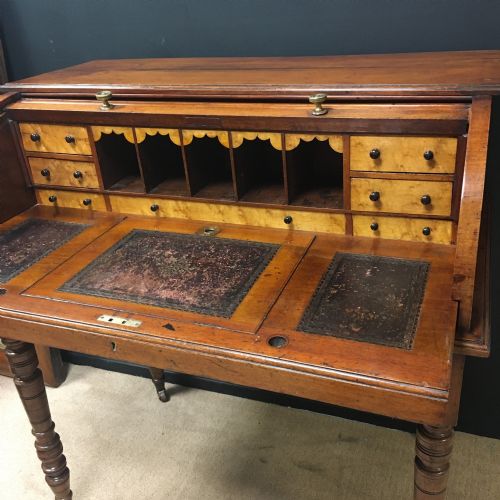 19TH CENTURY WALNUT DESK - ADDITIONAL PHOTO 17