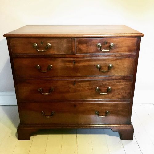 GEORGIAN MAHOGANY CHEST OF DRAWERS - ADDITIONAL PHOTO 1