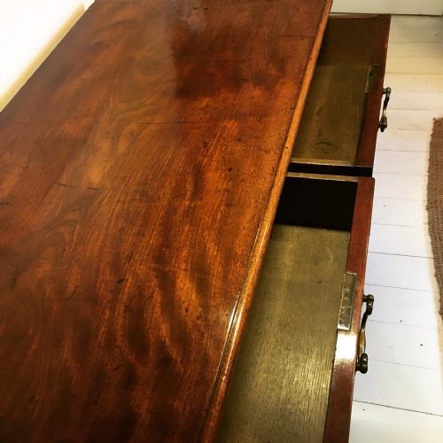 GEORGIAN MAHOGANY CHEST OF DRAWERS - ADDITIONAL PHOTO 3