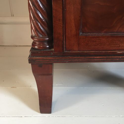 19TH CENTURY MAHOGANY BEDSIDE CUPBOARDS - ADDITIONAL PHOTO 6