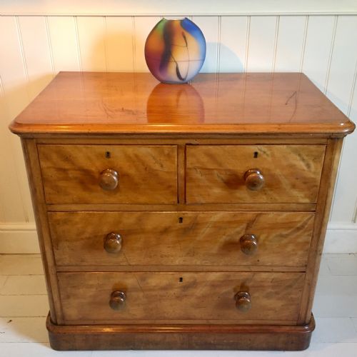 victorian satin birch chest of drawers - CATEGORY: ANTIQUE CHEST OF DRAWERS - DATED VICTORIAN