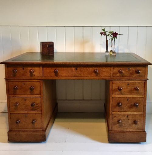 19th century oak pedestal desk - CATEGORY: ANTIQUE DESKS - DATED 19TH CENTURY