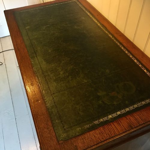 19TH CENTURY OAK PEDESTAL DESK - ADDITIONAL PHOTO 2