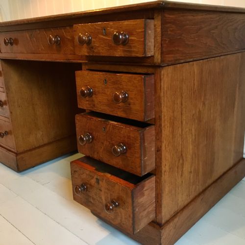 19TH CENTURY OAK PEDESTAL DESK - ADDITIONAL PHOTO 4