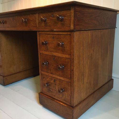 19TH CENTURY OAK PEDESTAL DESK - ADDITIONAL PHOTO 3