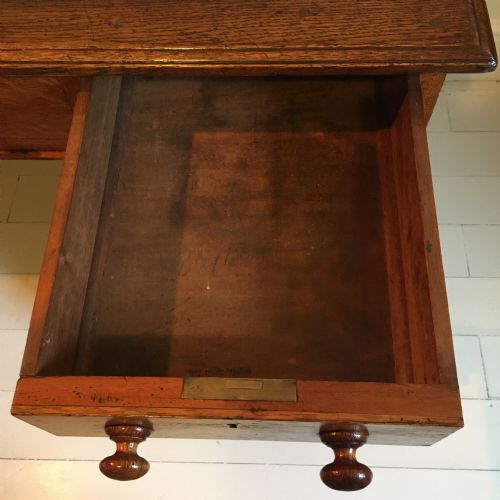 19TH CENTURY OAK PEDESTAL DESK - ADDITIONAL PHOTO 5