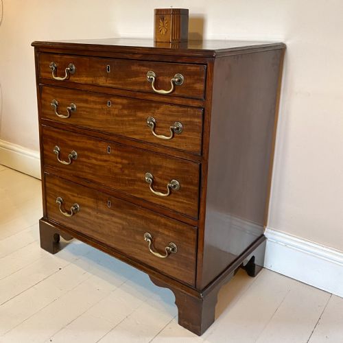 SMALL 19THC MAHOGANY CHEST OF DRAWERS - ADDITIONAL PHOTO 1