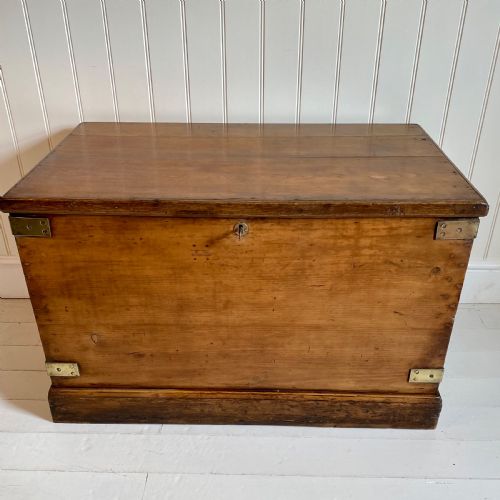 19TH CENTURY PINE TRUNK - ADDITIONAL PHOTO 5